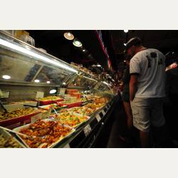 ayumilog | Vancouver | グランビルアイランド | お惣菜系も種類豊富でございます。 ayumilog | Vancouver | グランビルアイランド | お惣菜系も種類豊富でございます。