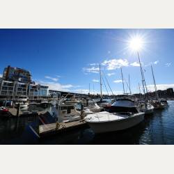 ayumilog | Vancouver | グランビルアイランド | 周辺の景色。空がまぶしい。 ayumilog | Vancouver | グランビルアイランド | 周辺の景色。空がまぶしい。