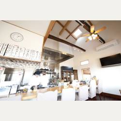 ayumilog | Chiba | ライバック(鴨川のカレー屋さん) | 天井が高い開放感有る店内 ayumilog | Chiba | ライバック(鴨川のカレー屋さん) | 天井が高い開放感有る店内