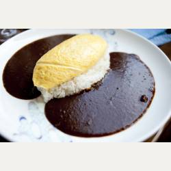 ayumilog | Chiba | ライバック(鴨川のカレー屋さん) | こちらはオムカレー。カレーの深みとふんわりとしたタマゴがマッチするのです。 ayumilog | Chiba | ライバック(鴨川のカレー屋さん) | こちらはオムカレー。カレーの深みとふんわりとしたタマゴがマッチするのです。