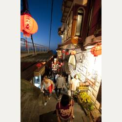 ayumilog | Taipei | 九份 | 帰りは別ルートで街を下ります。空がきれい ayumilog | Taipei | 九份 | 帰りは別ルートで街を下ります。空がきれい