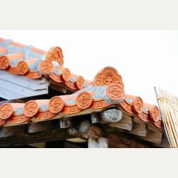 ayumilog | Okinawa | ピザ喫茶 花人逢 | 沖縄らしい赤瓦の建て付け ayumilog | Okinawa | ピザ喫茶 花人逢 | 沖縄らしい赤瓦の建て付け