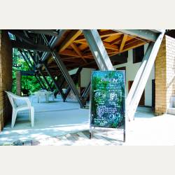 ayumilog | Karuizawa | 軽井沢 雲場亭 | 逆三角形の骨組みが特徴的。 ayumilog | Karuizawa | 軽井沢 雲場亭 | 逆三角形の骨組みが特徴的。