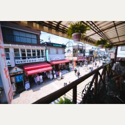 ayumilog | Karuizawa | ミカドコーヒー 軽井沢旧道店 | 軽井沢旧道が見渡せます。賑やかだ。 ayumilog | Karuizawa | ミカドコーヒー 軽井沢旧道店 | 軽井沢旧道が見渡せます。賑やかだ。